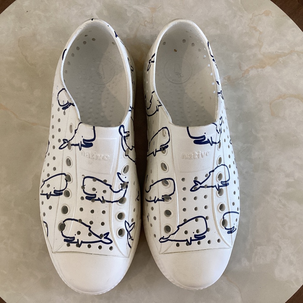 Native Jefferson whale shoes women’s 7